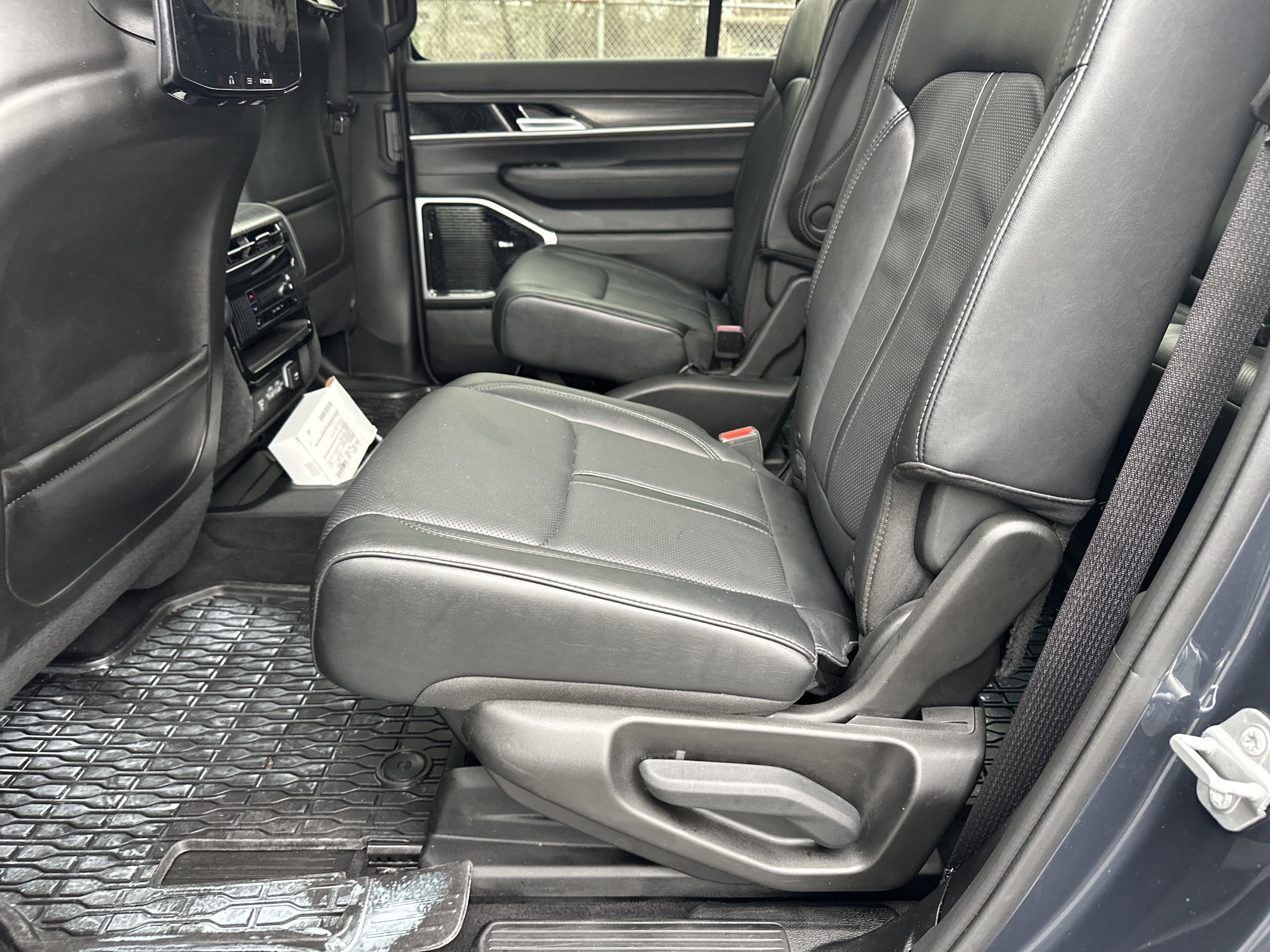 Used 2024 Jeep Wagoneer L Series III w/ Premium Group I image 24