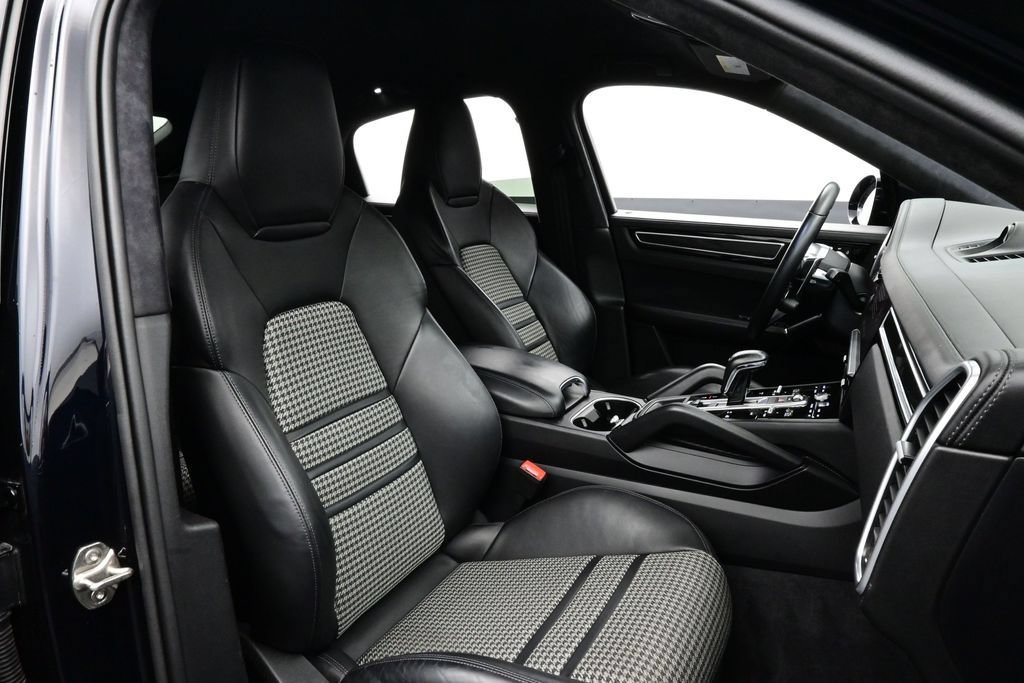 Certified 2023 Porsche Cayenne GTS AWD/4WD image 18