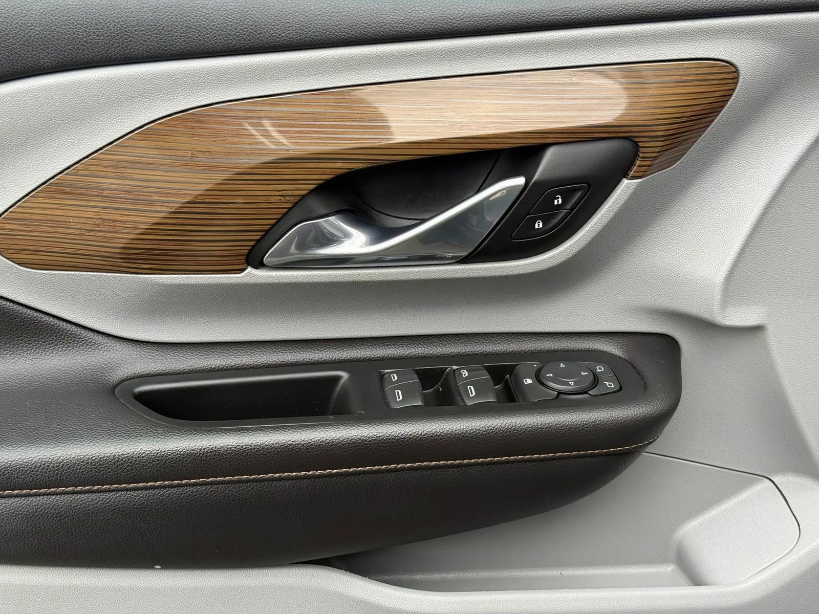 Used 2018 GMC Terrain SLE image 19