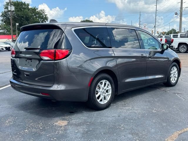 Used 2021 Chrysler Voyager LX FWD image 5