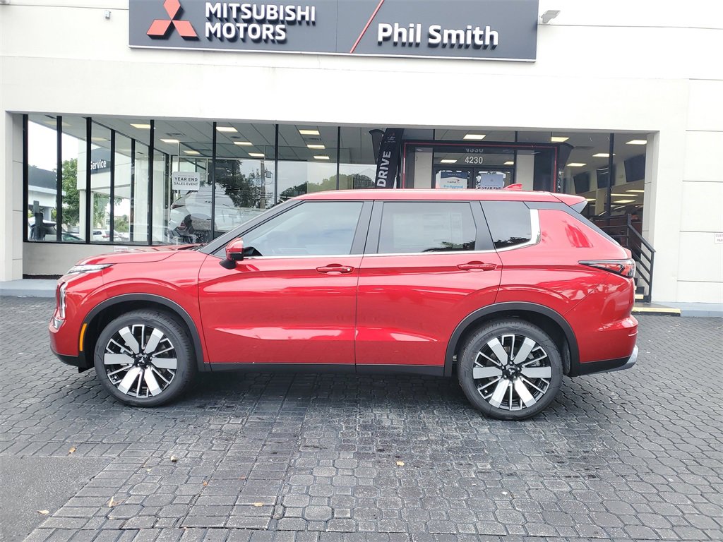 New 2025 Mitsubishi Outlander SE image 4
