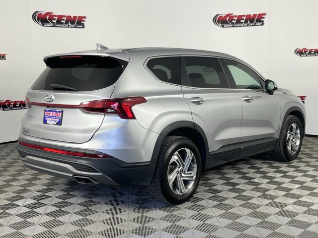 Used 2023 Hyundai Santa Fe SE image 3