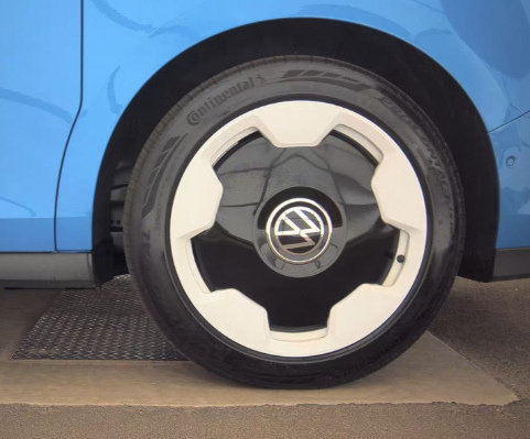 Used 2025 Volkswagen ID. Buzz Pro S Plus RWD image 8
