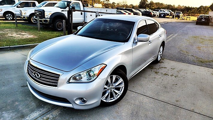 Used 2011 INFINITI M37 w/ Premium Pkg RWD image 3