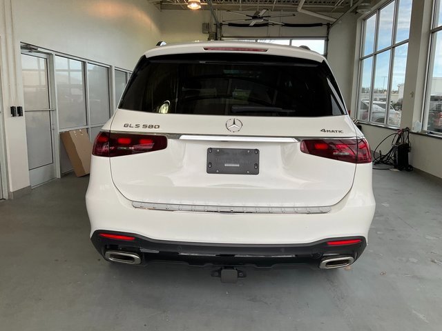 Used 2025 Mercedes-Benz GLS 580 4MATIC image 5