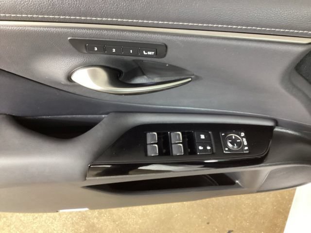 Used 2023 Lexus ES 300h w/ Premium Package FWD image 11