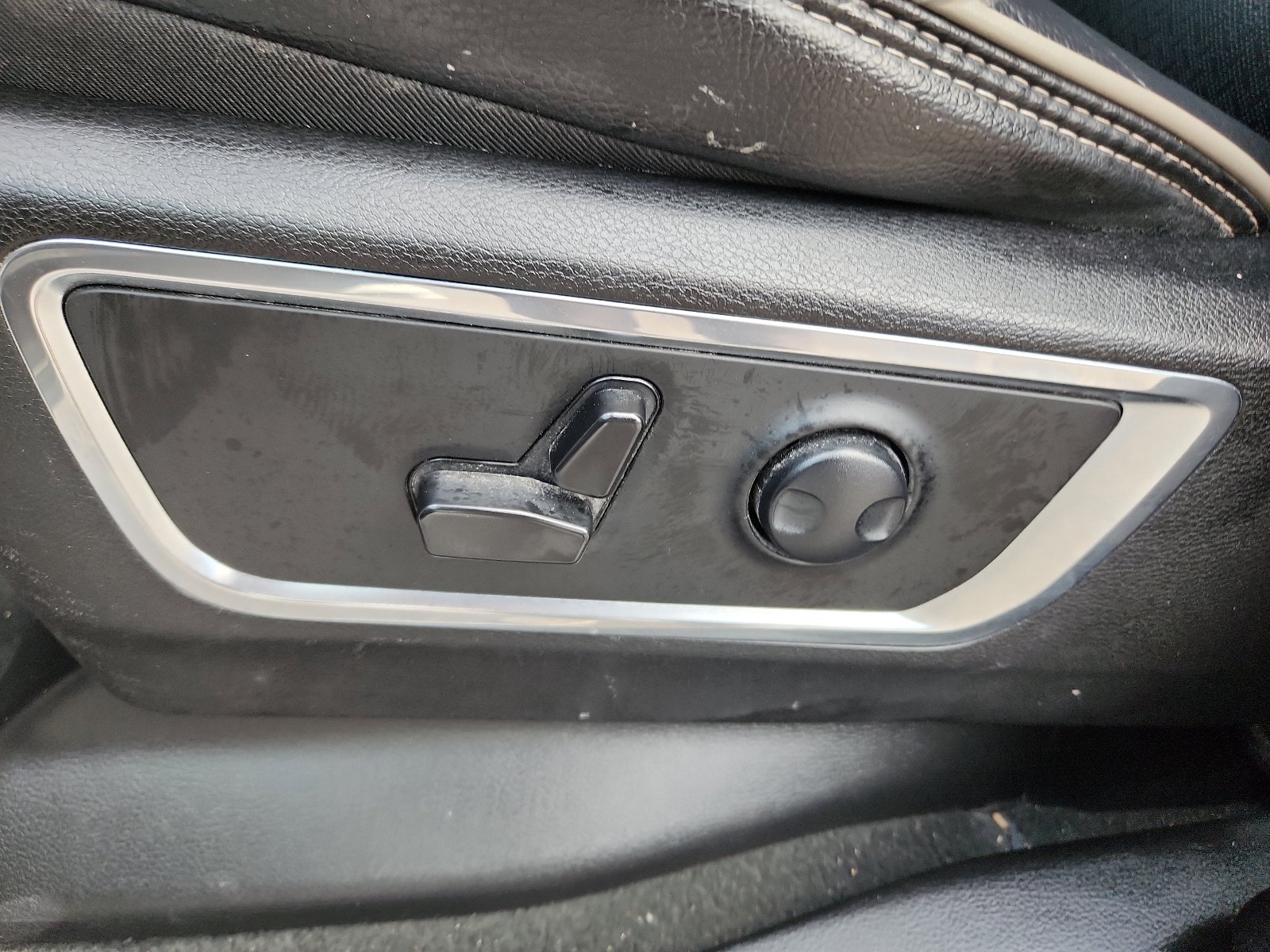 Used 2024 RAM 1500 Laramie RWD image 11