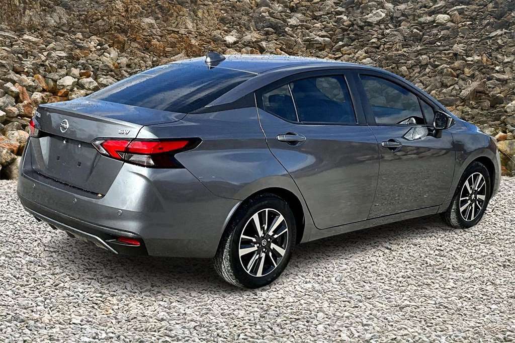 Used 2021 Nissan Versa SV image 2