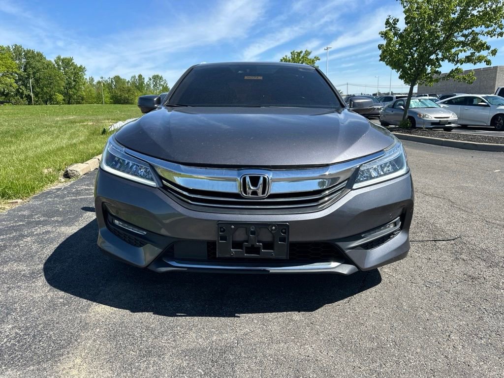 Used 2017 Honda Accord Touring image 2