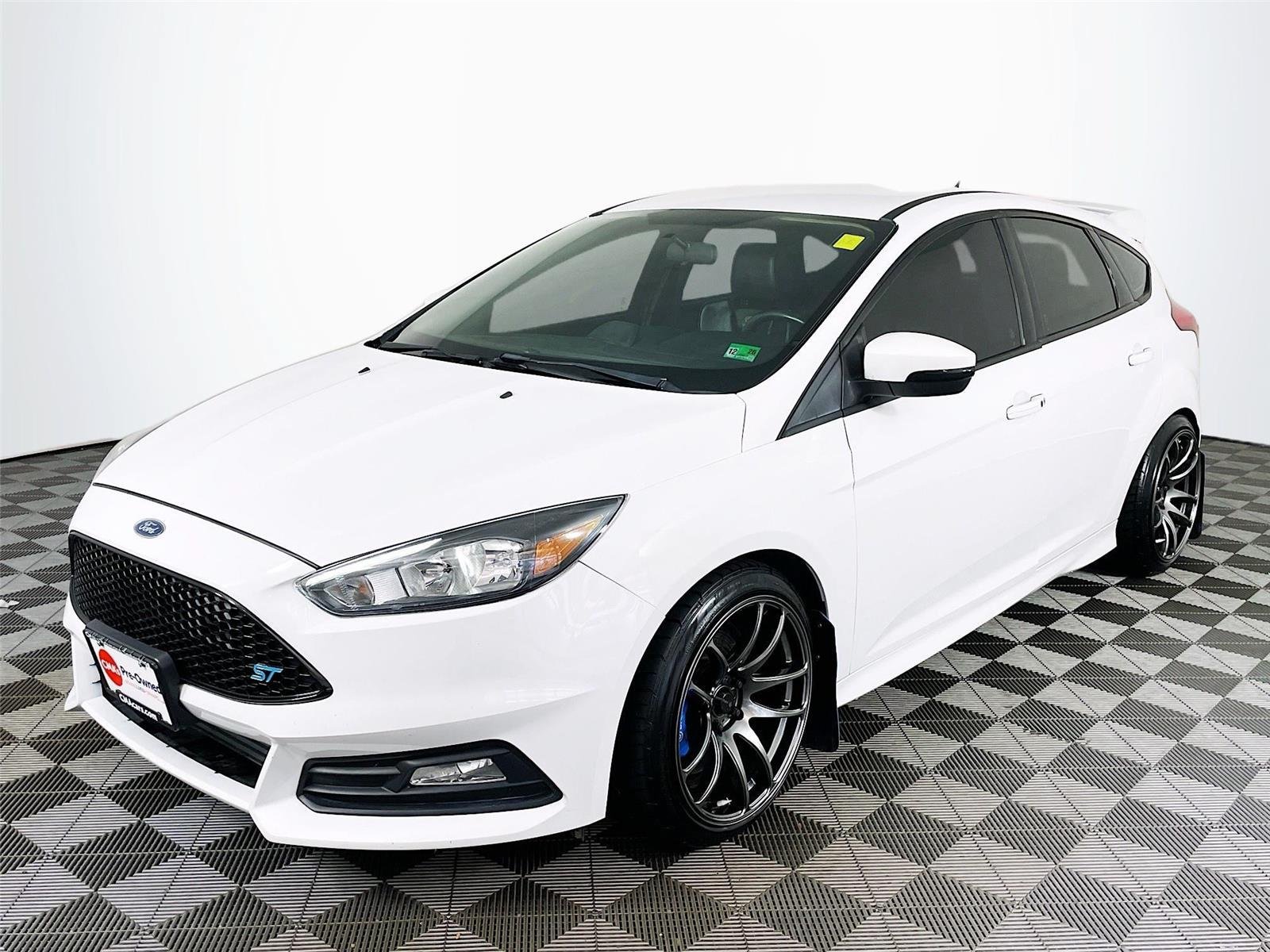 Used 2018 Ford Focus ST FWD image 3