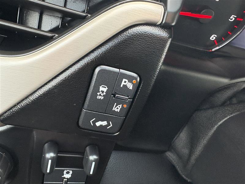 Used 2015 GMC Yukon Denali w/ Open Road Package image 28