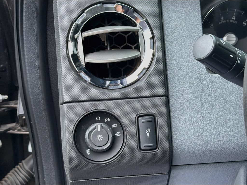Used 2016 Ford F250 XLT w/ XLT Premium Package RWD image 10