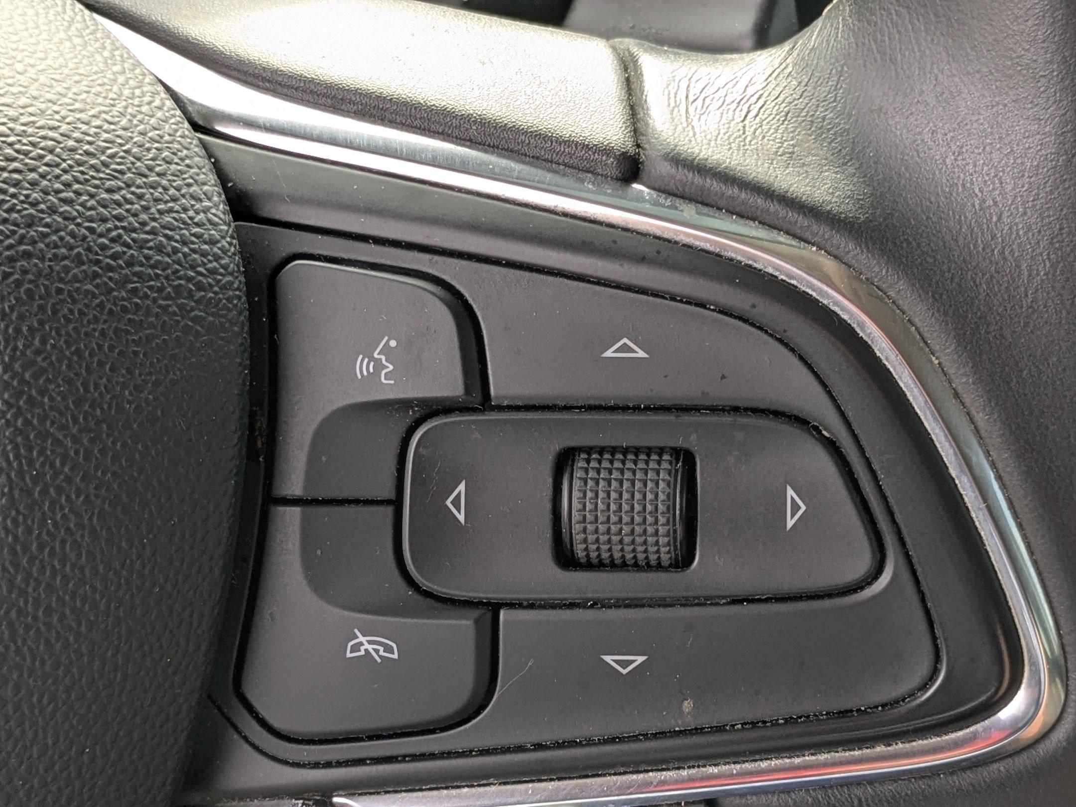 Used 2023 Buick Envision Essence image 17