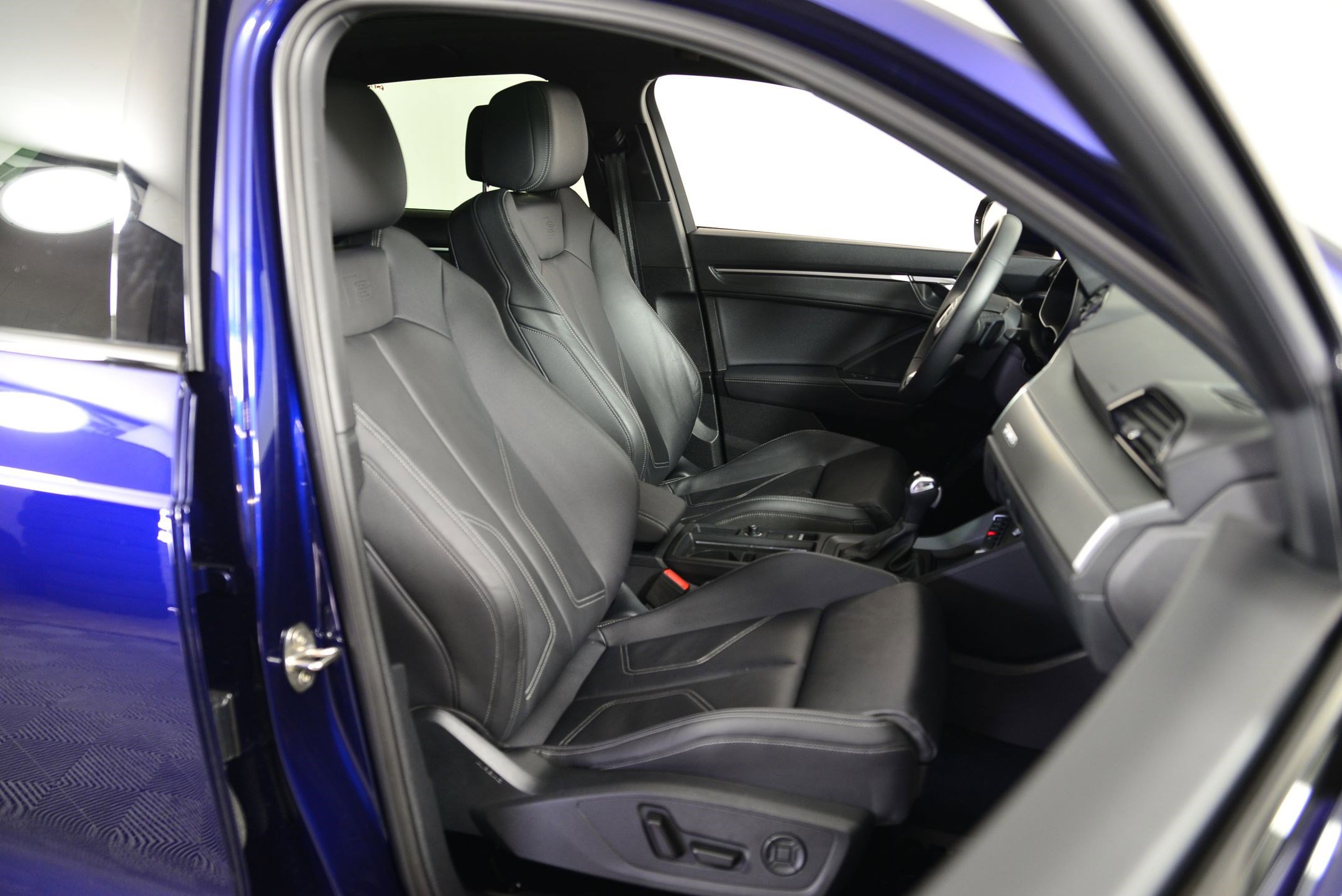 Certified 2025 Audi Q3 2.0T Premium w/ Convenience Package image 18