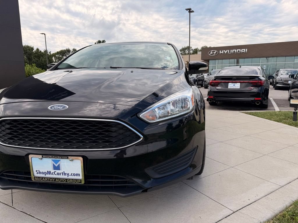Used 2017 Ford Focus SE w/ Cold Weather Package FWD image 9