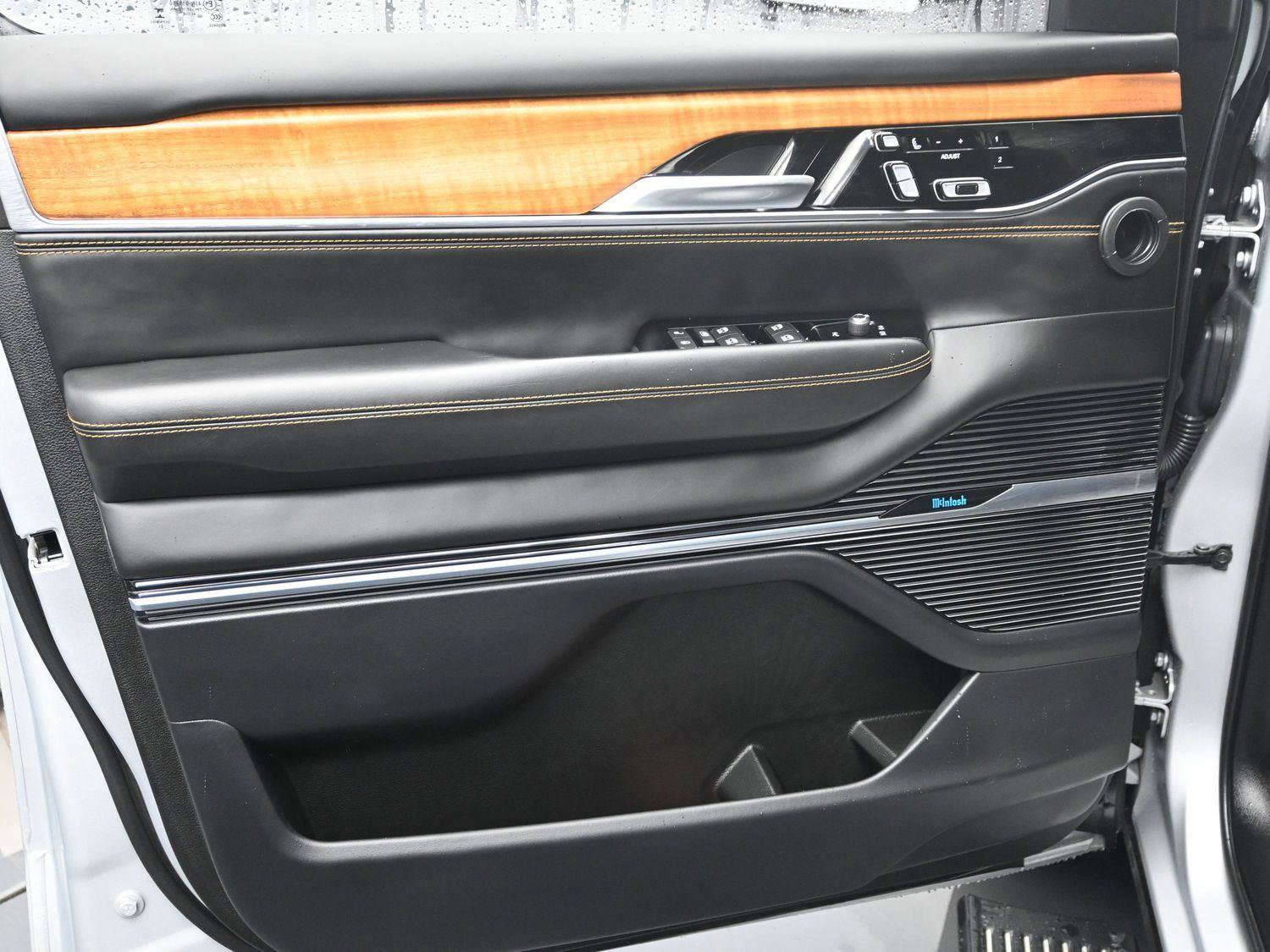 Used 2024 Jeep Grand Wagoneer Series III image 21