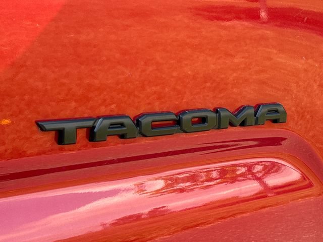 Used 2021 Toyota Tacoma TRD Off-Road w/ Technology Package AWD/4WD image 17