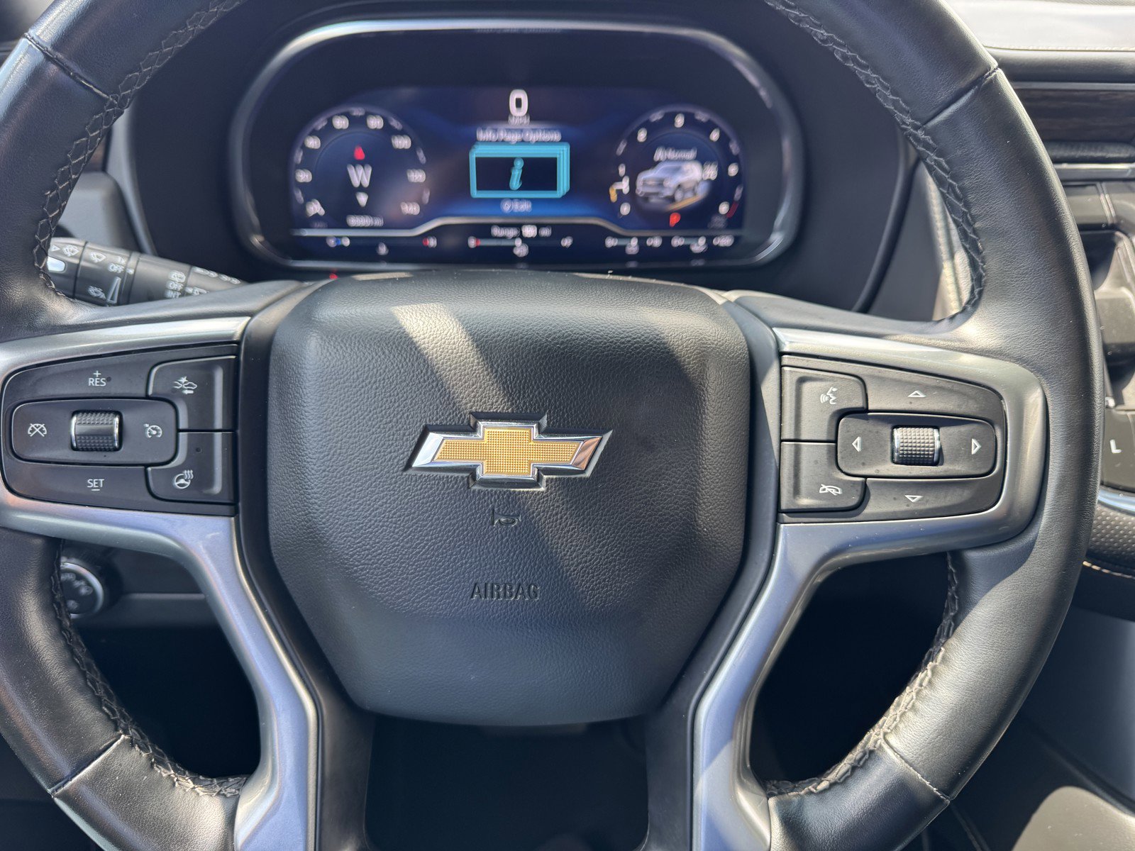 Used 2023 Chevrolet Suburban Premier image 26