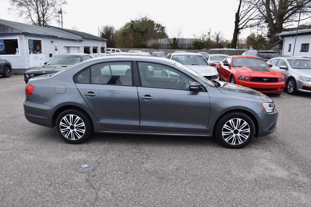 Used 2012 Volkswagen Jetta SE FWD image 4