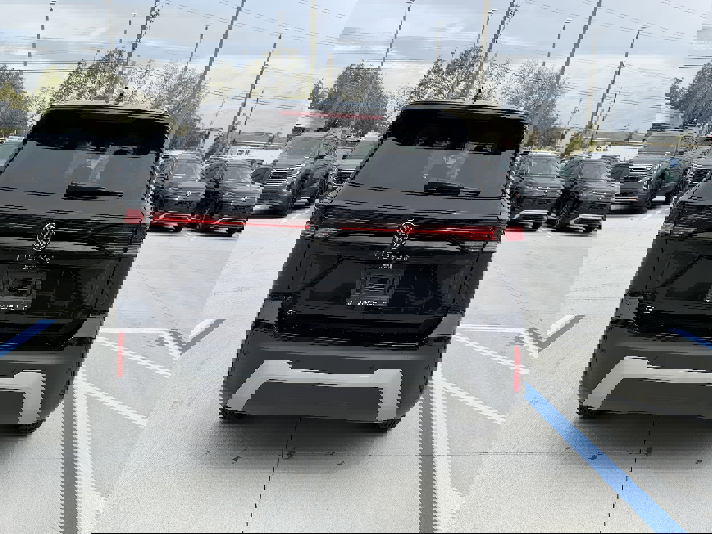 New 2026 Volkswagen Tiguan SE image 4