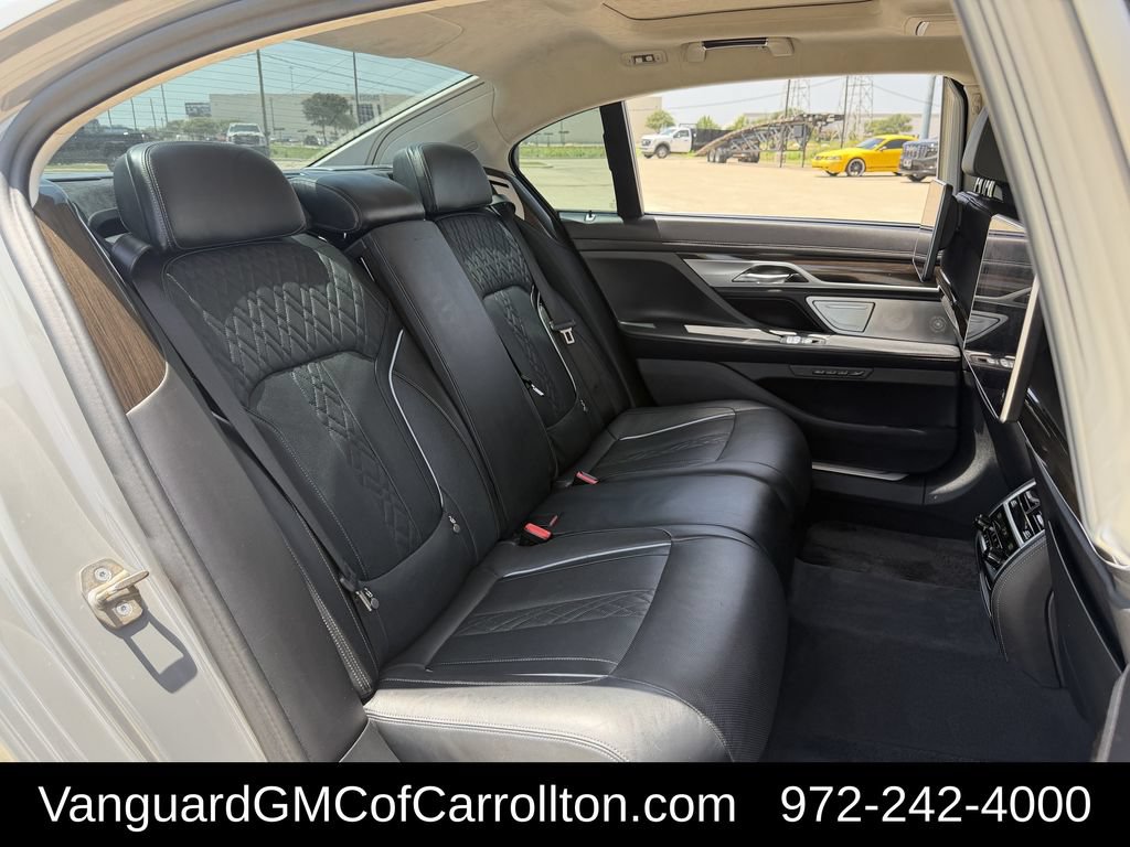 Used 2022 BMW 750i xDrive AWD/4WD image 35
