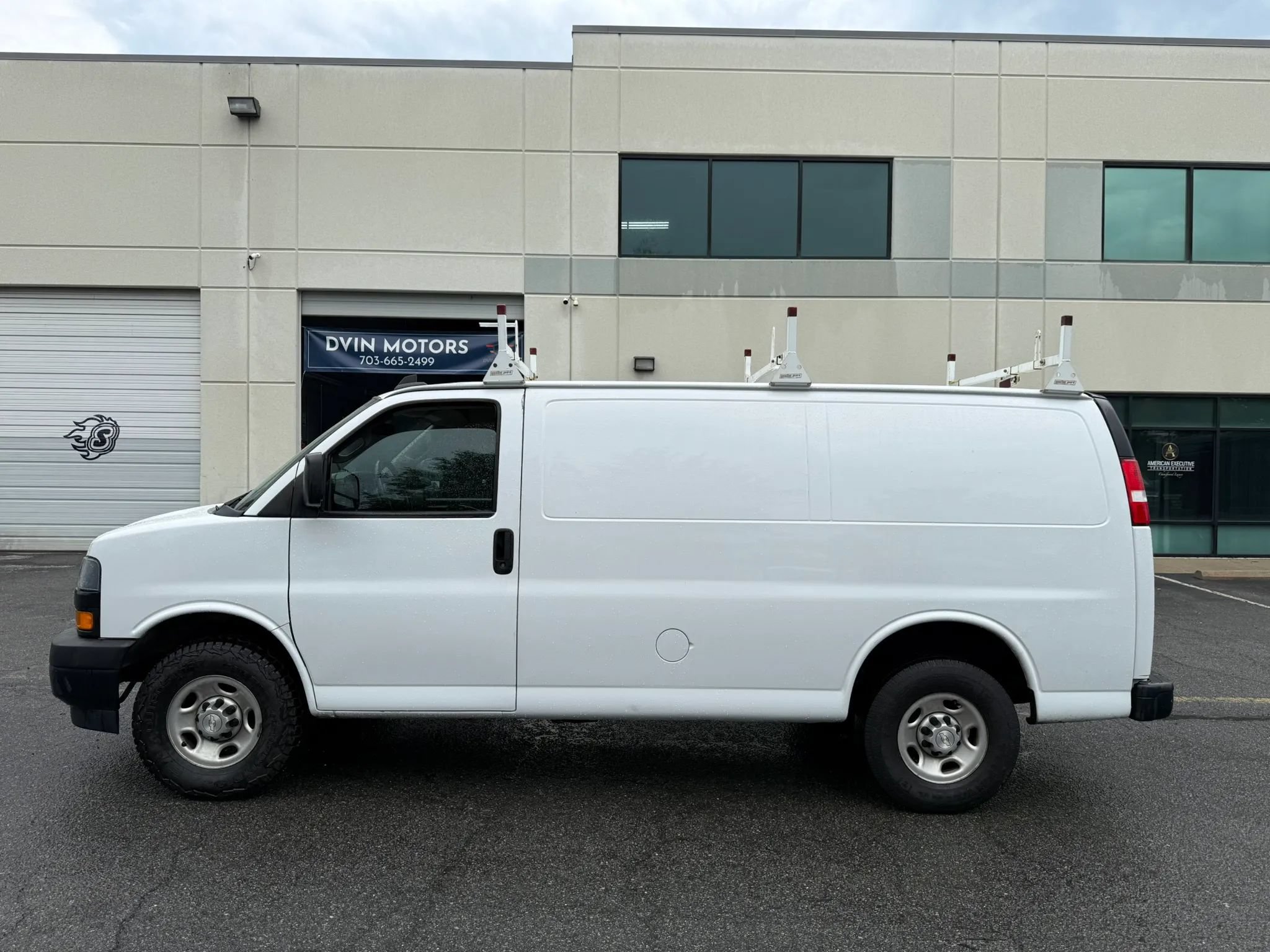 Used 2021 Chevrolet Express 2500 w/ Driver Convenience Package RWD image 10