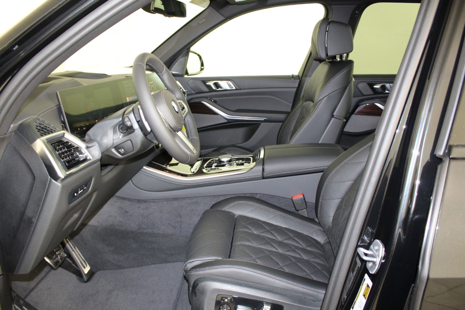 New 2026 BMW X5 xDrive40i w/ M Sport Package AWD/4WD image 24