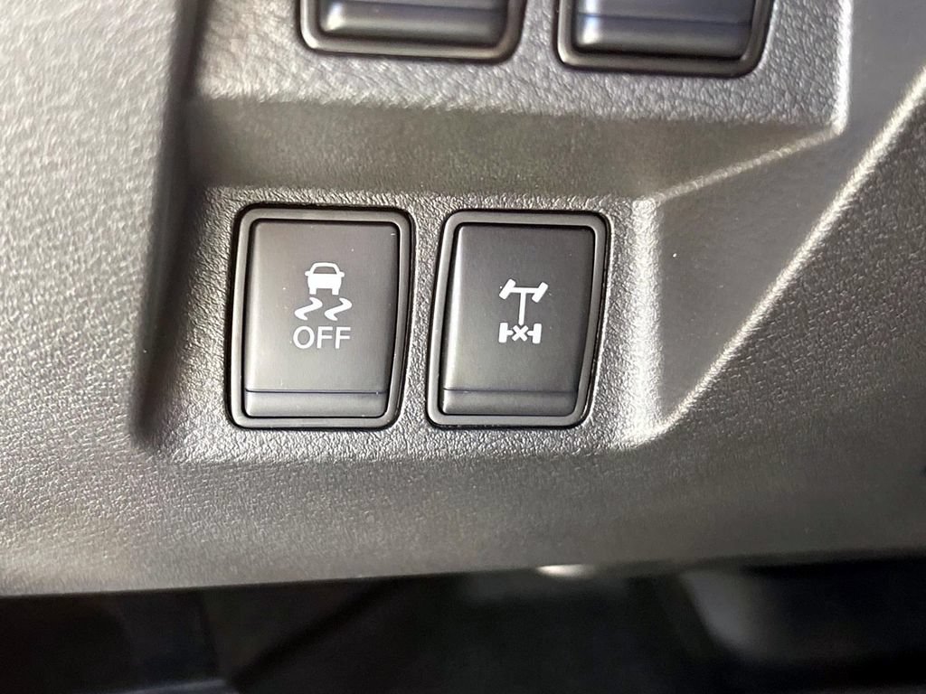 Used 2025 Nissan Frontier PRO-4X AWD/4WD image 22