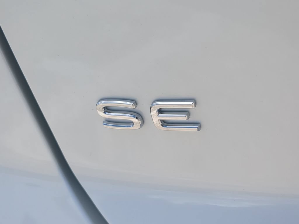 New 2026 Volkswagen Atlas Cross Sport SE FWD image 9