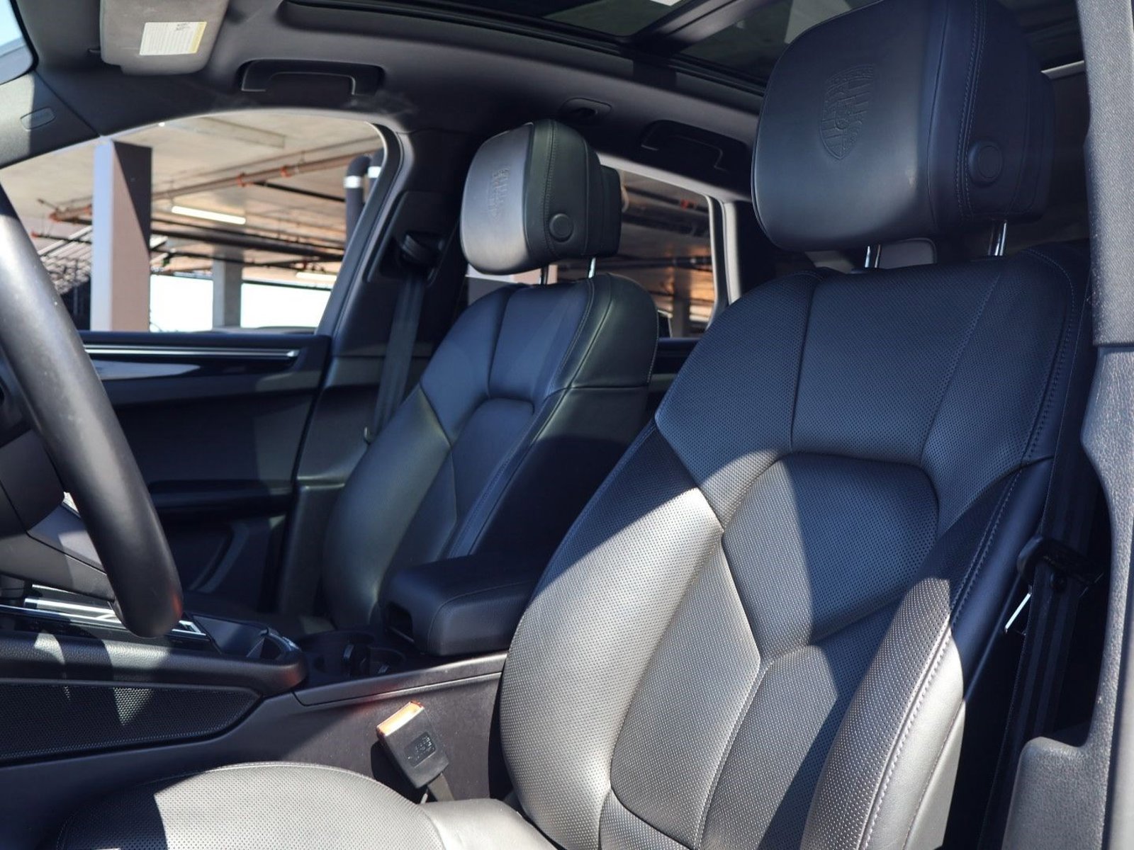 Certified 2022 Porsche Macan S image 5