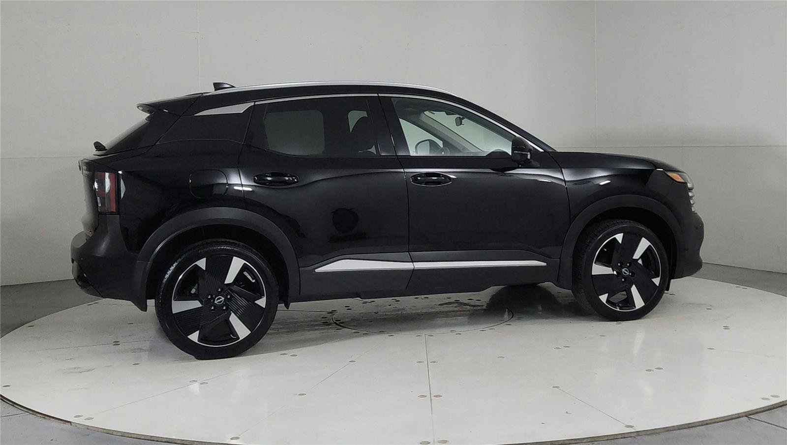Certified 2025 Nissan Kicks SR FWD image 7