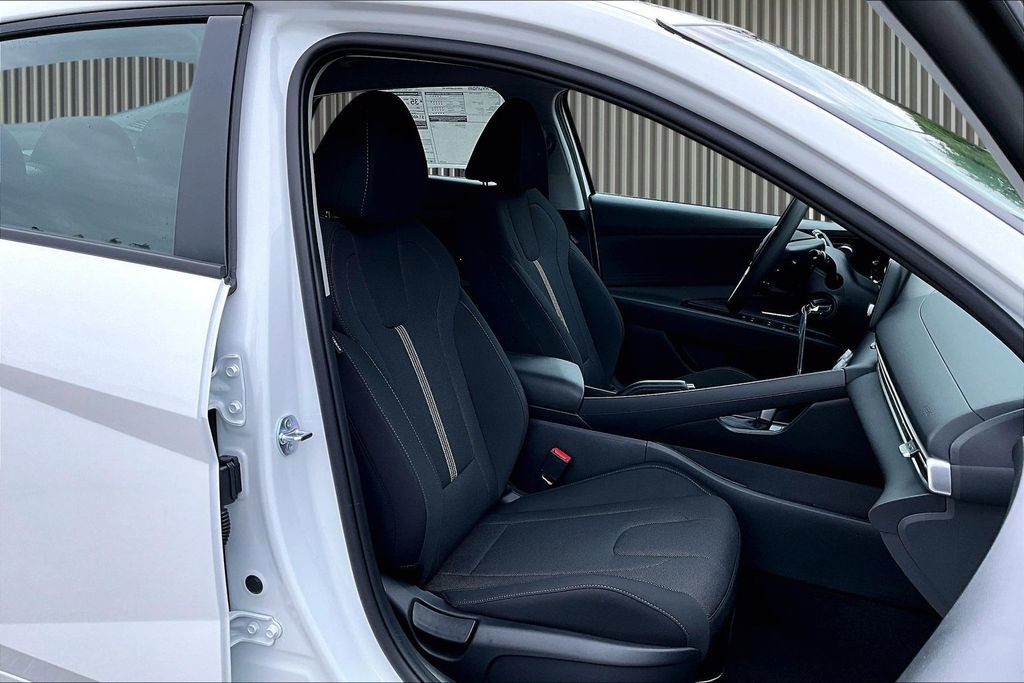 New 2026 Hyundai Elantra SE FWD image 9