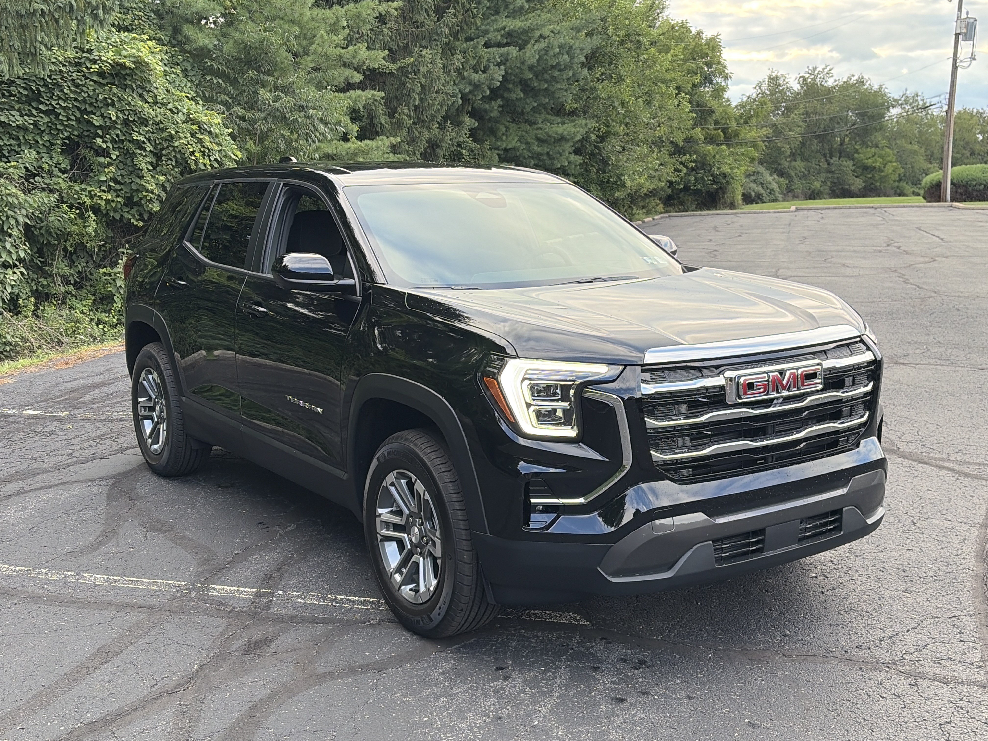 Used 2026 GMC Terrain Elevation w/ Technology Package II FWD image 3