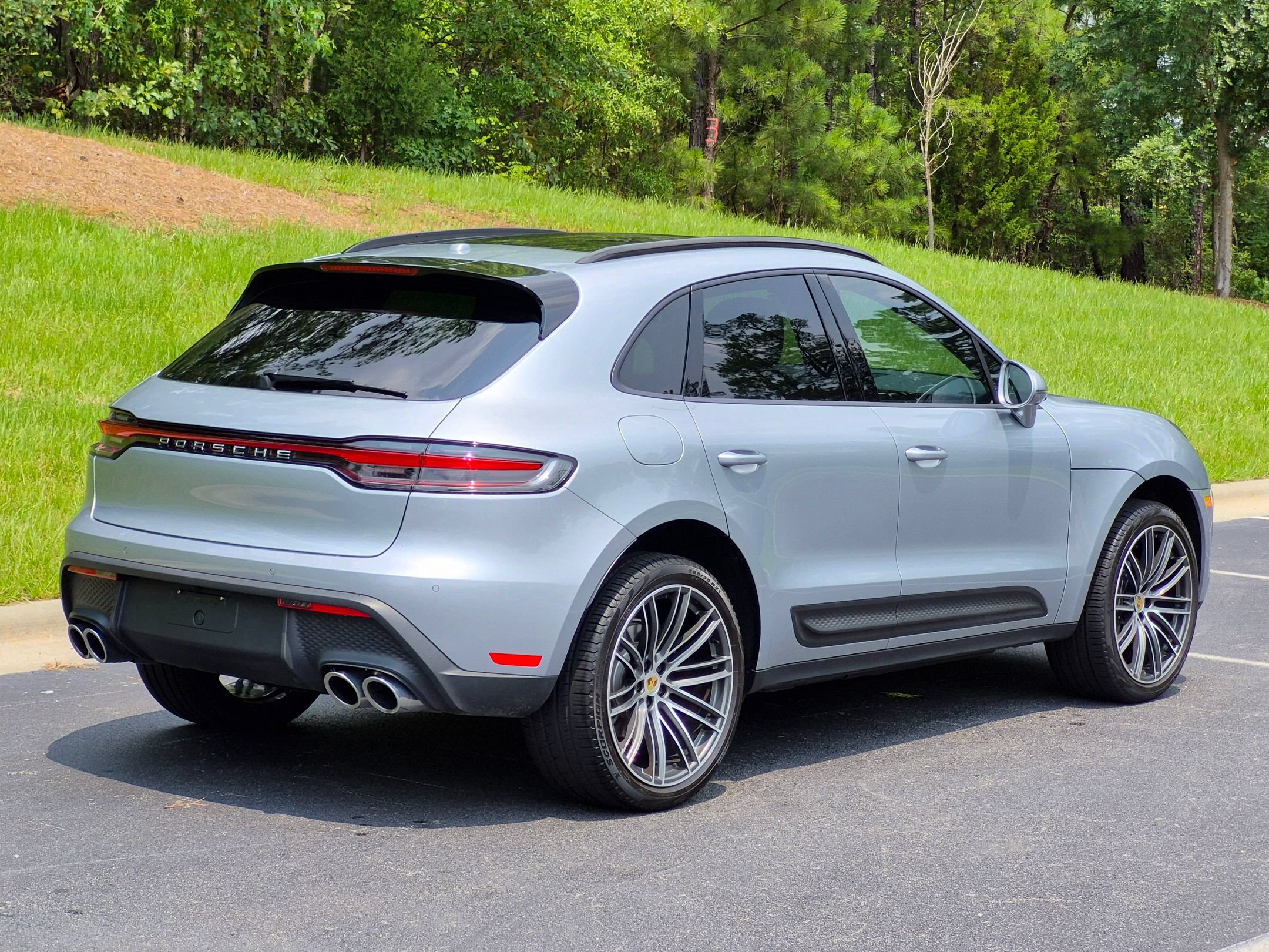 Certified 2026 Porsche Macan AWD/4WD image 30