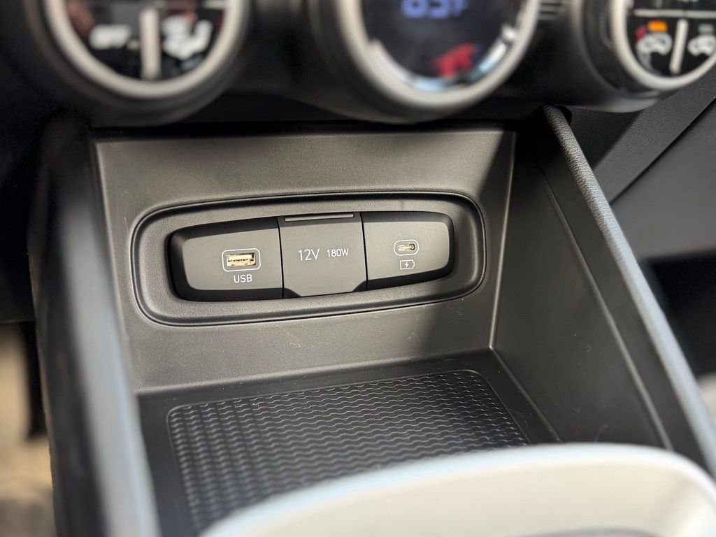 Used 2023 Hyundai Venue SEL w/ Cargo Package image 12