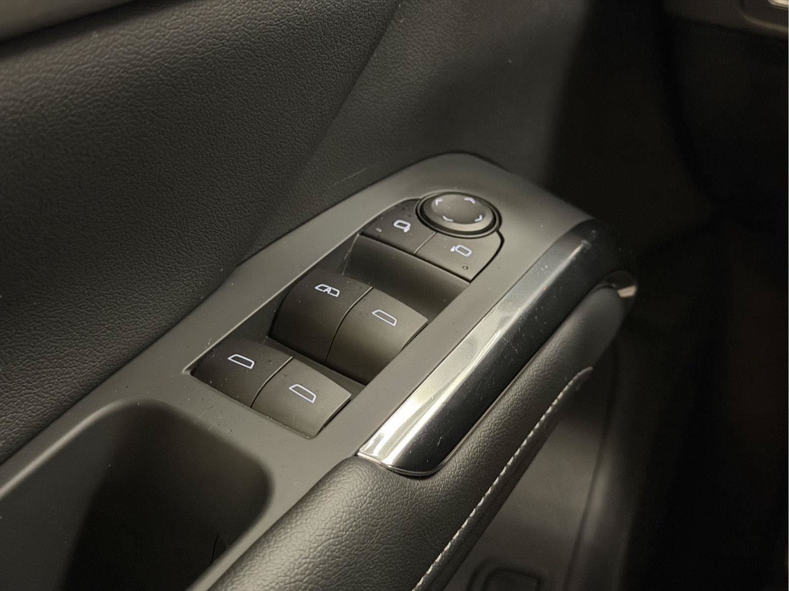 Used 2025 Chevrolet Traverse LT AWD/4WD image 37