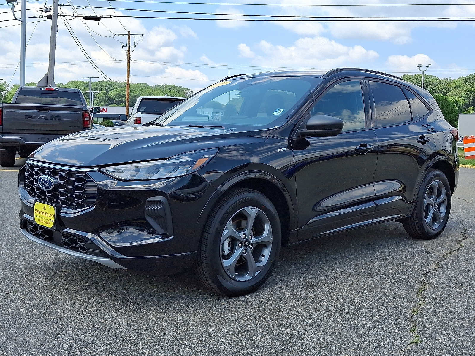 Used 2024 Ford Escape ST-Line image 3