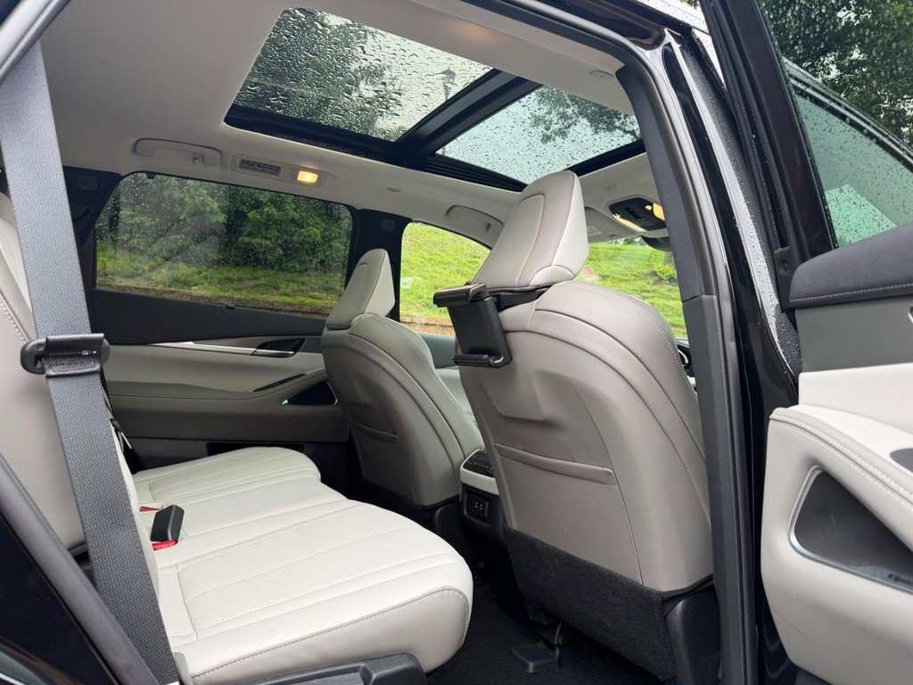 Used 2026 INFINITI QX60 Luxe w/ Family Package AWD/4WD image 9