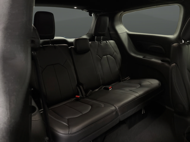 New 2026 Chrysler Pacifica Select AWD/4WD image 32