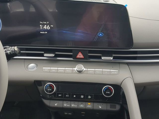 Used 2025 Hyundai Elantra SEL FWD image 16
