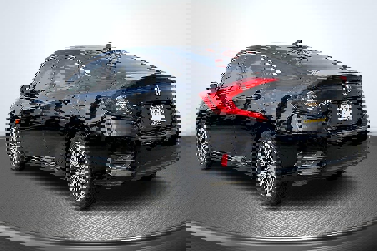 Used 2018 Honda Civic EX-L image 2