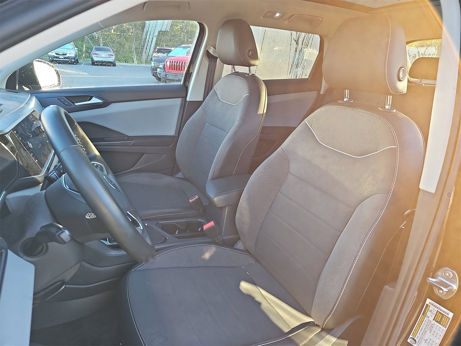 Used 2023 Volkswagen Taos SE w/ Panoramic Sunroof Package image 13