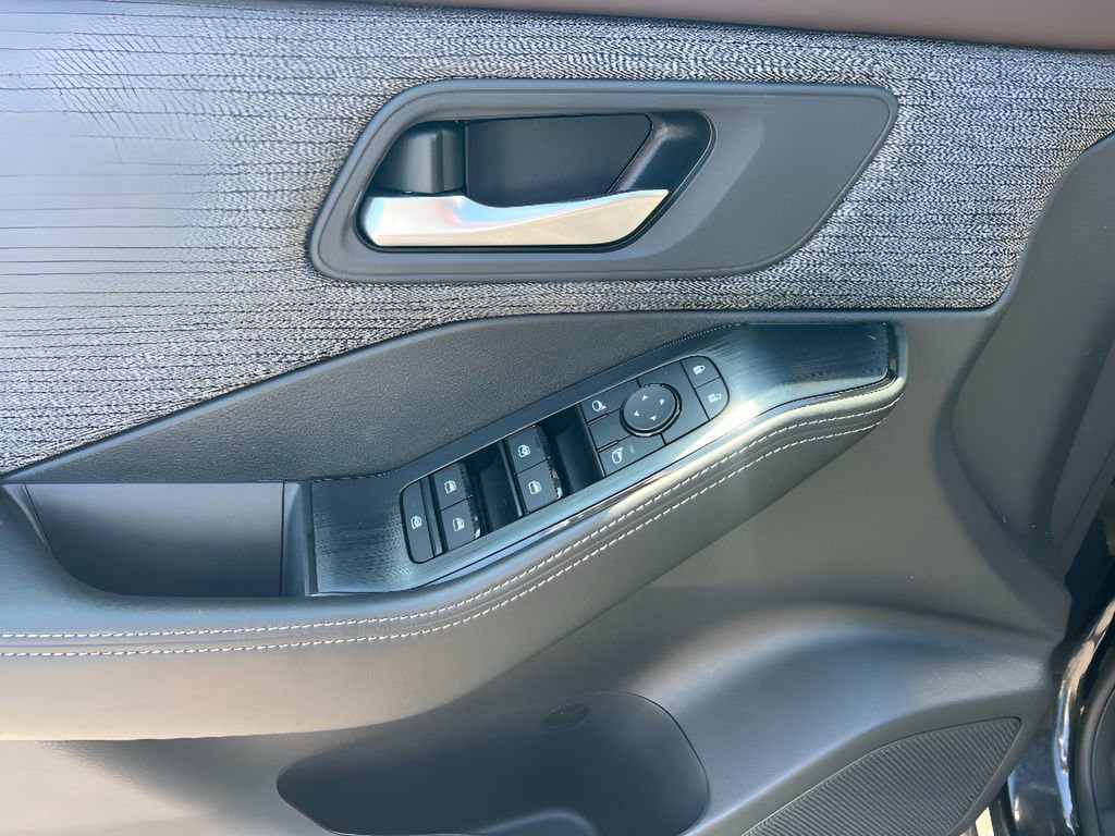 Used 2023 Nissan Rogue SV FWD image 20