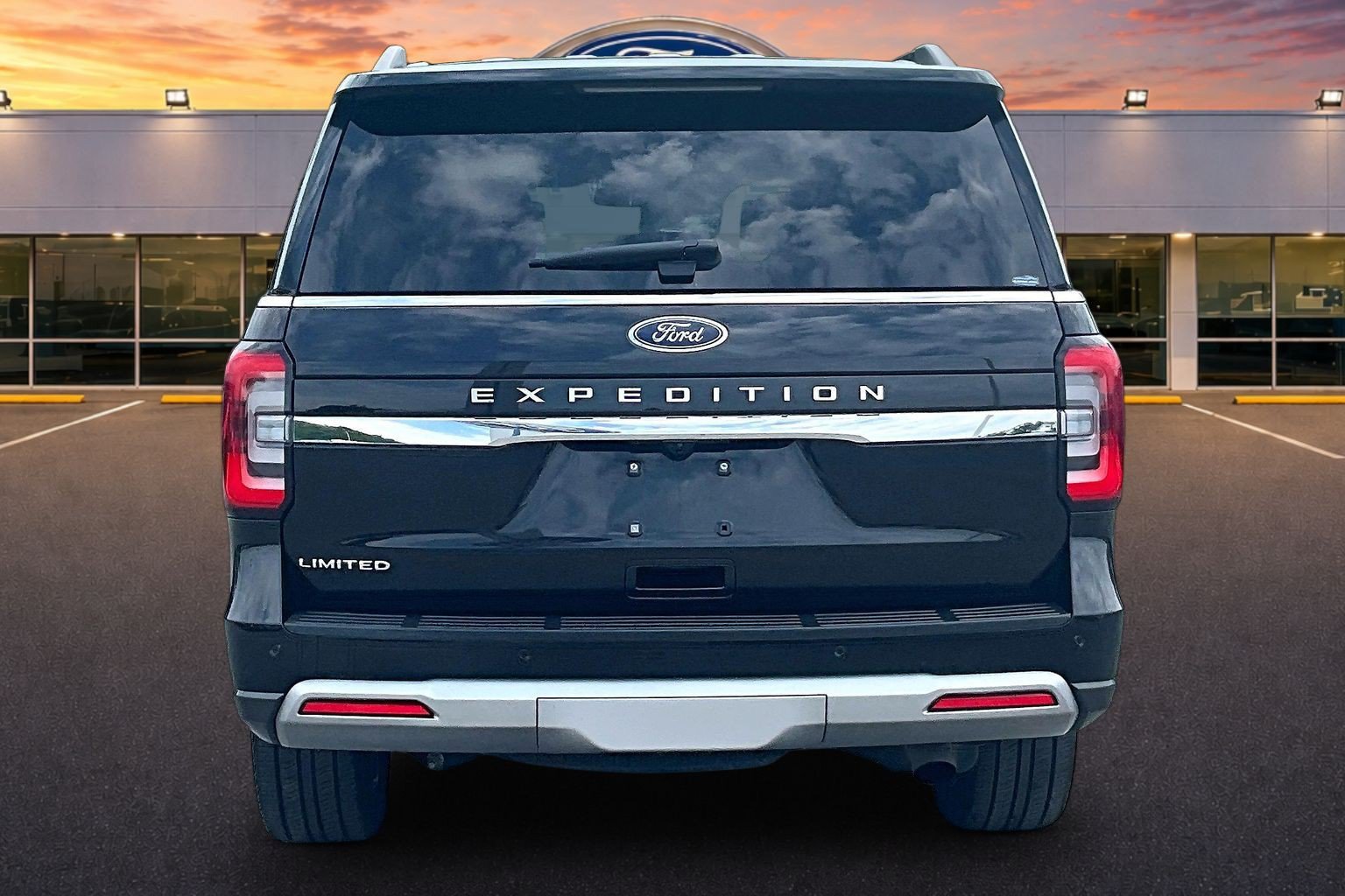 Certified 2024 Ford Expedition Limited AWD/4WD image 4