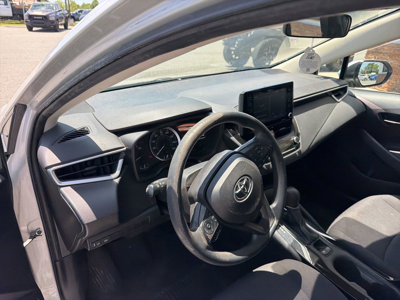 Used 2022 Toyota Corolla LE FWD image 4