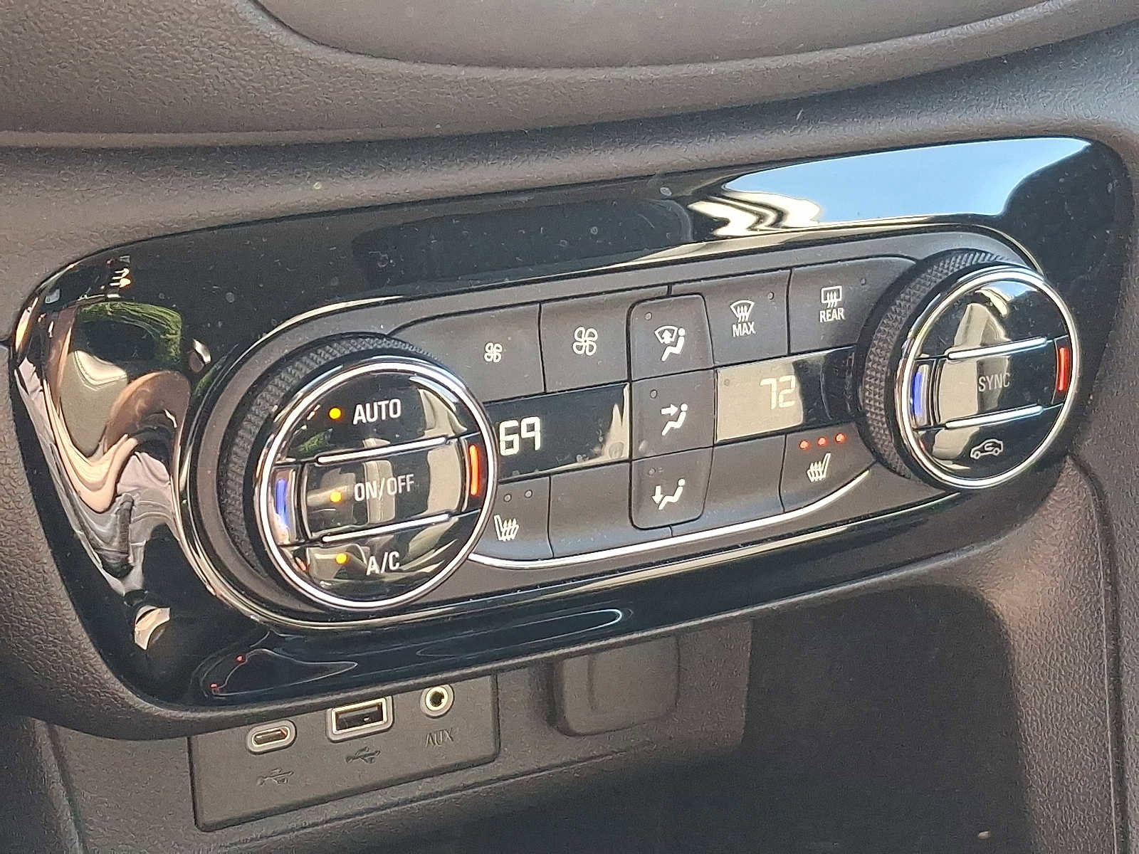 Used 2023 Buick Encore GX Select w/ Sport Touring Package image 17