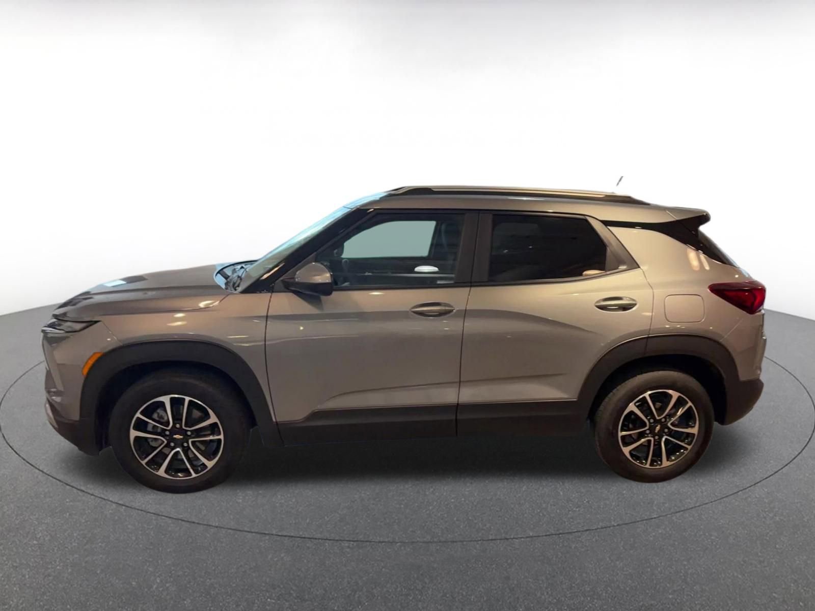 Used 2025 Chevrolet TrailBlazer LT image 9