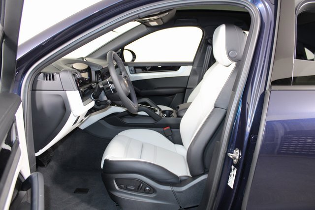New 2025 Porsche Cayenne Coupe image 5