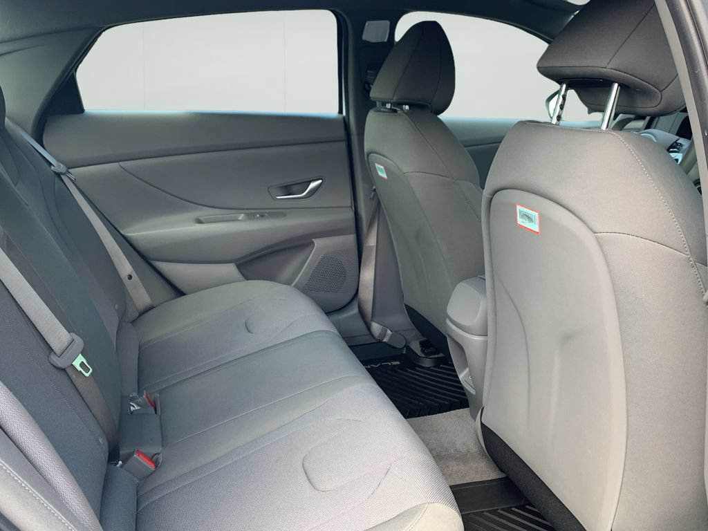 Certified 2026 Hyundai Elantra SE FWD image 38