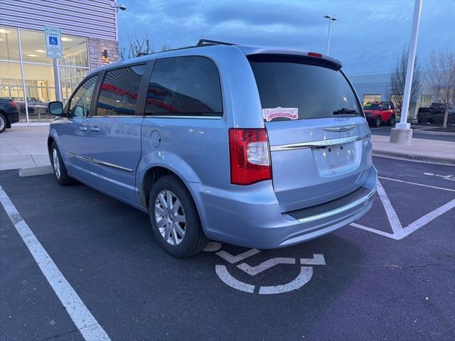 Used 2013 Chrysler Town & Country Touring image 9